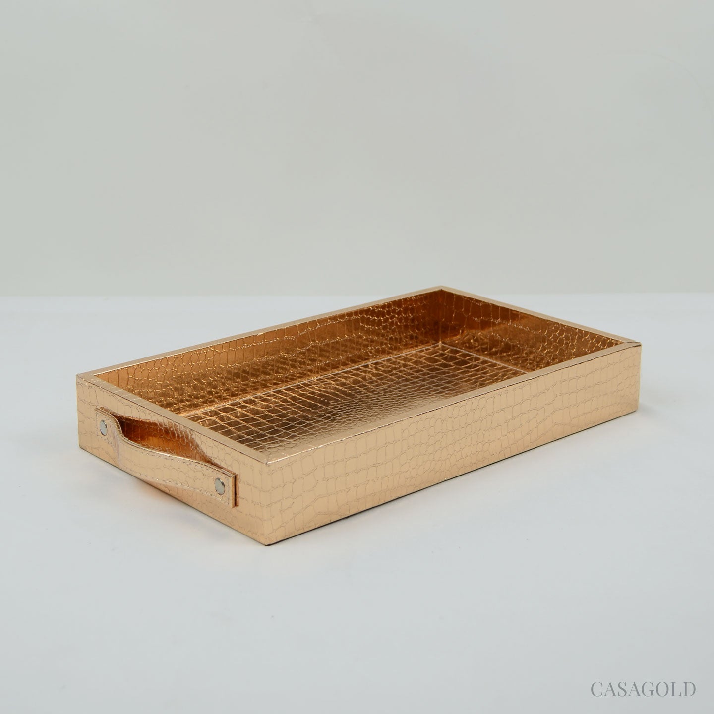 Classic leather tray for keeping everyday items tidy