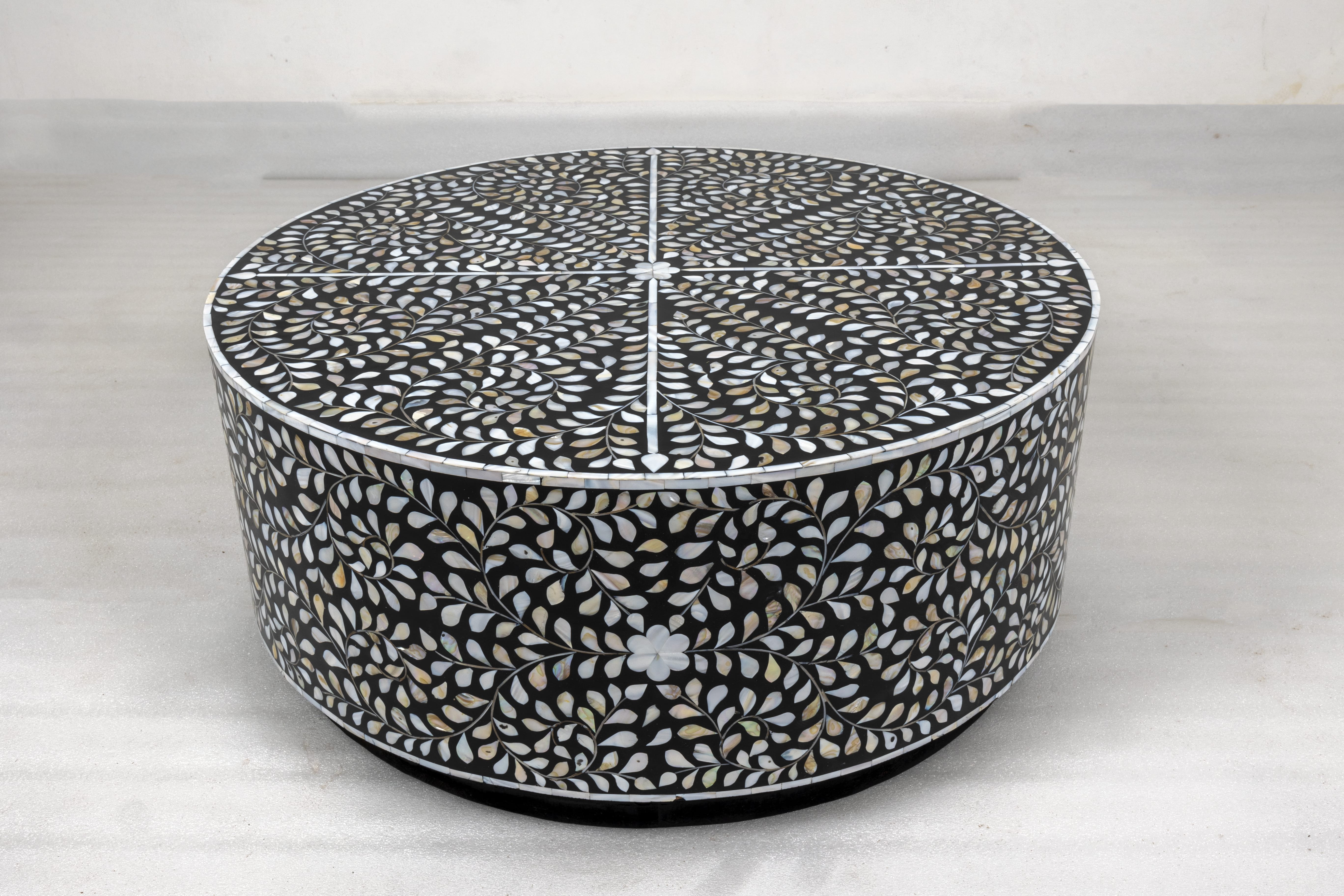 Classic design round coffee table, inlay art