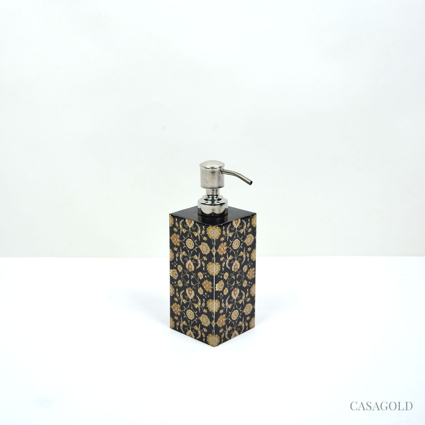 Coastal bathroom set with ocean-inspired motifs
