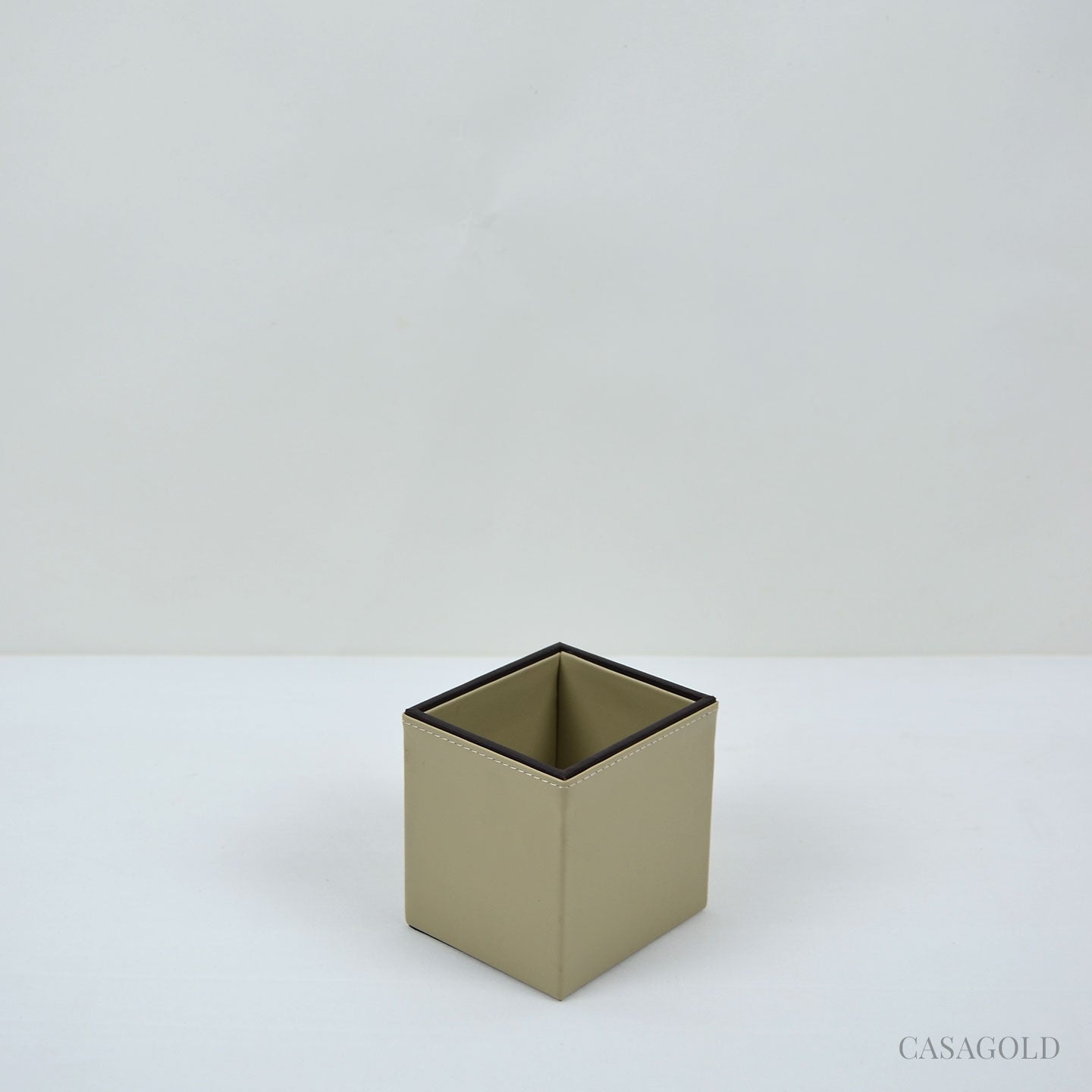 Deluxe leather organizer with cardholder sections