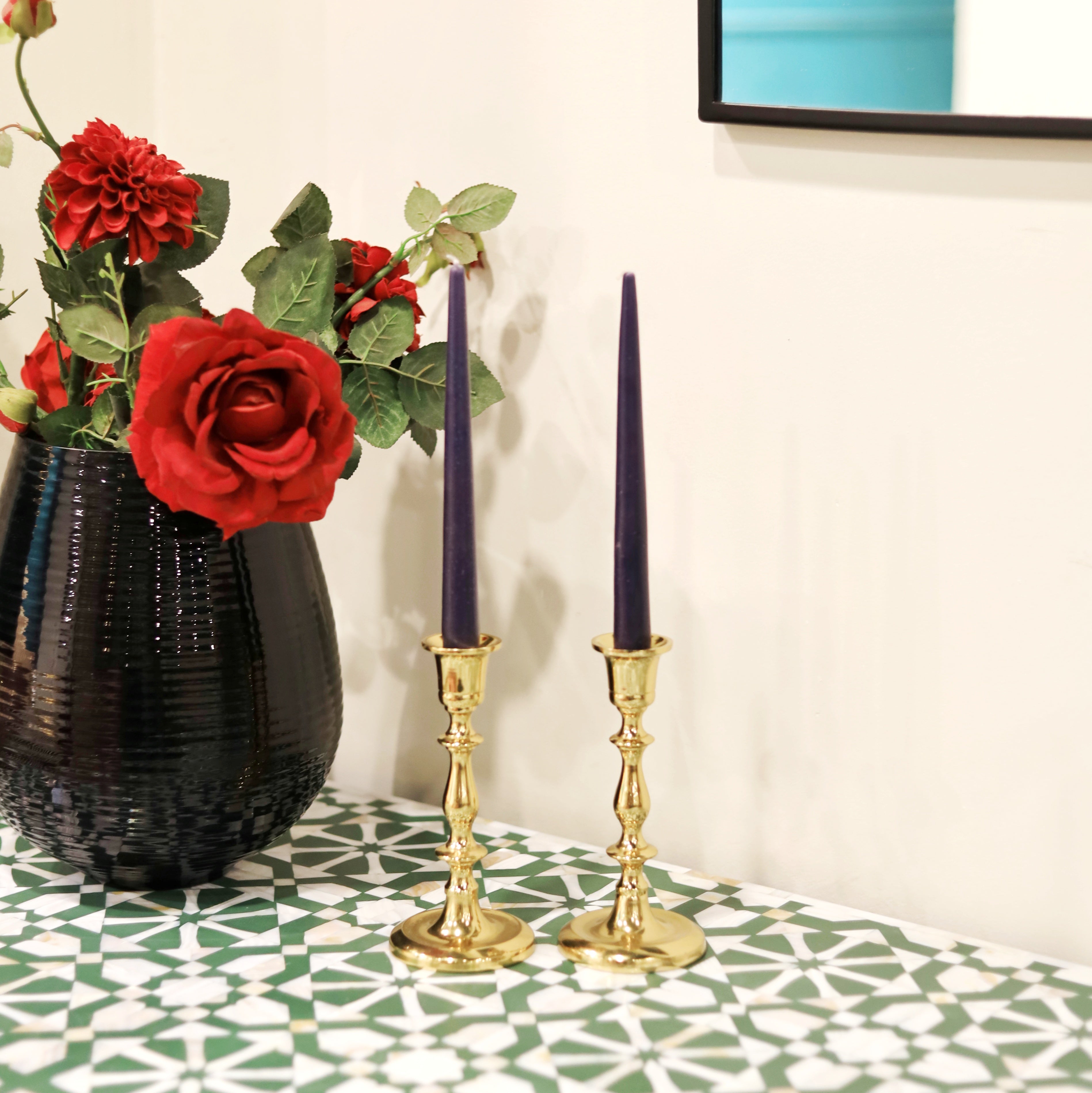 Geometric brass holder with a sleek finish