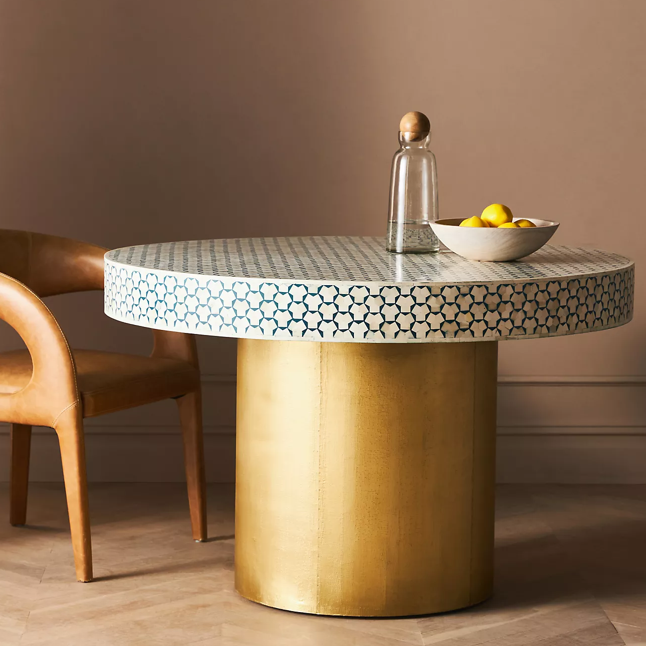 Luxe Extendable Oak Dining Table with Hidden Leaves for Space Efficiency