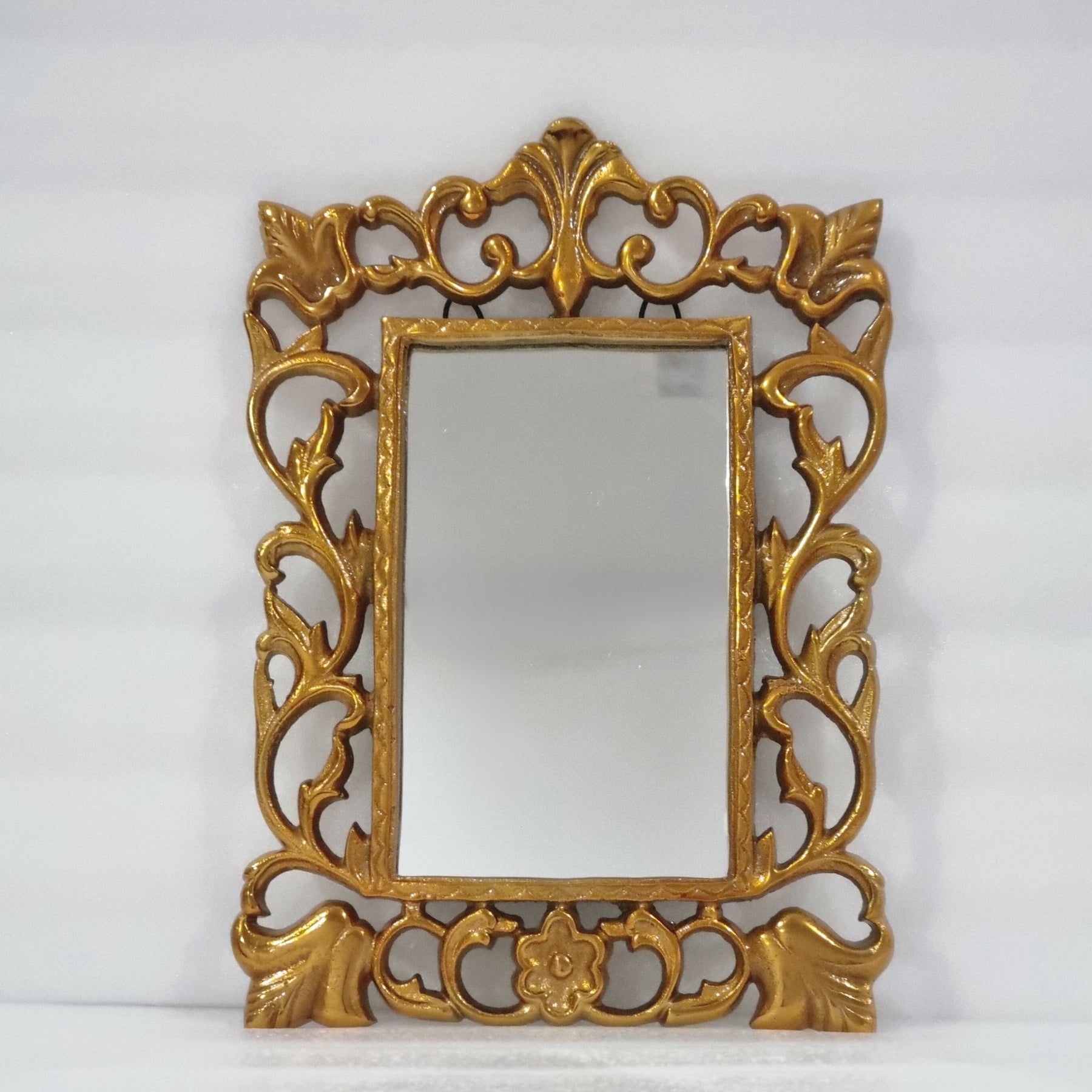 Luxurious presco gold-plated glass mirror with vintage charm