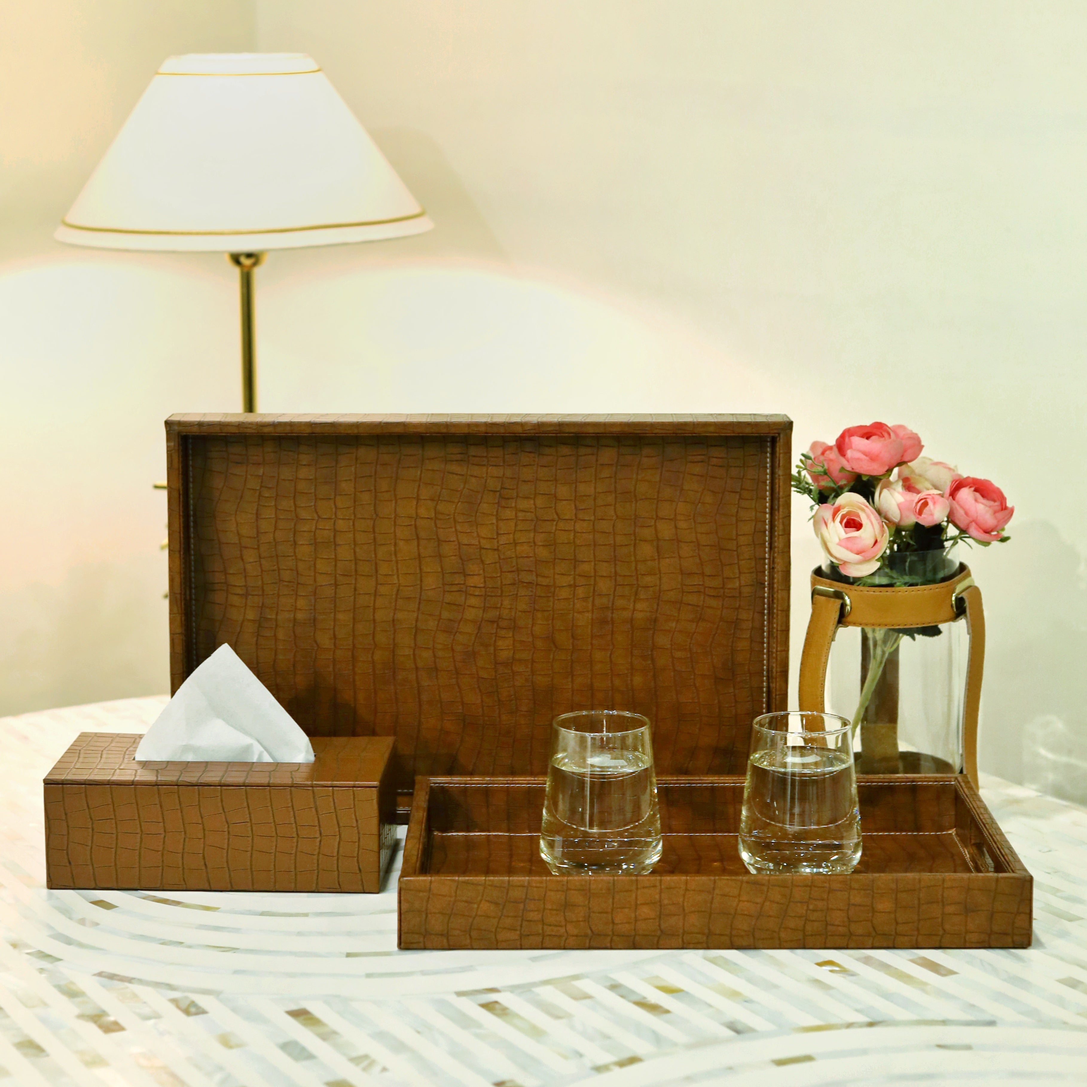 Luxury set with leather tray and tissue box for home
