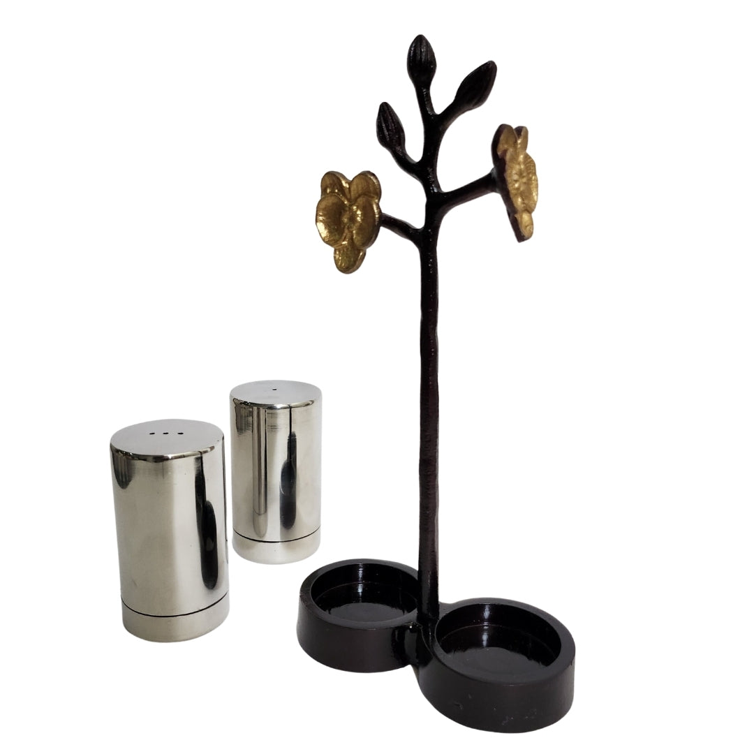 Simple and elegant salt and pepper set
