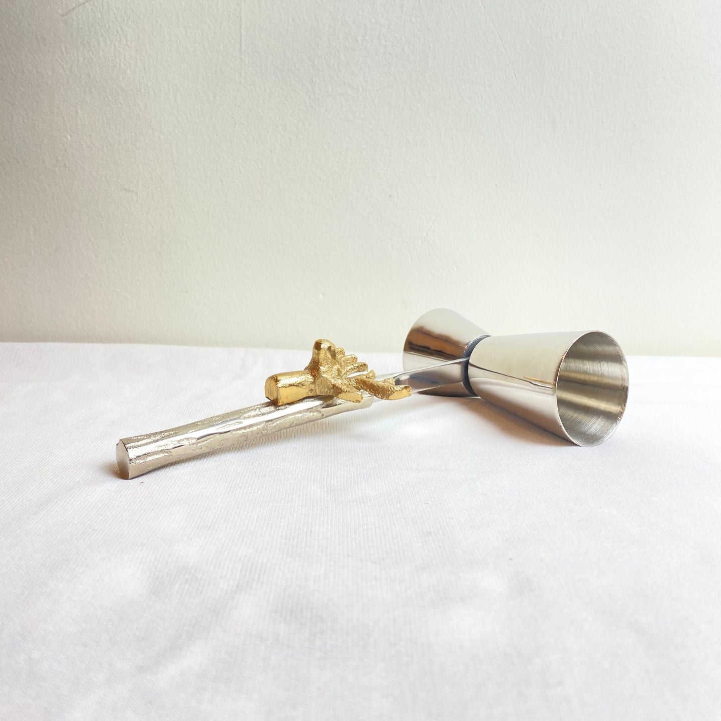 Stylish stag peg measure for upscale bars