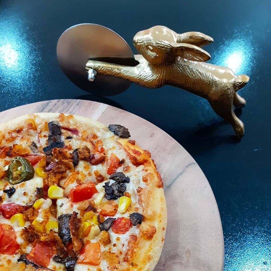 Durable stainless pizza slicer tool