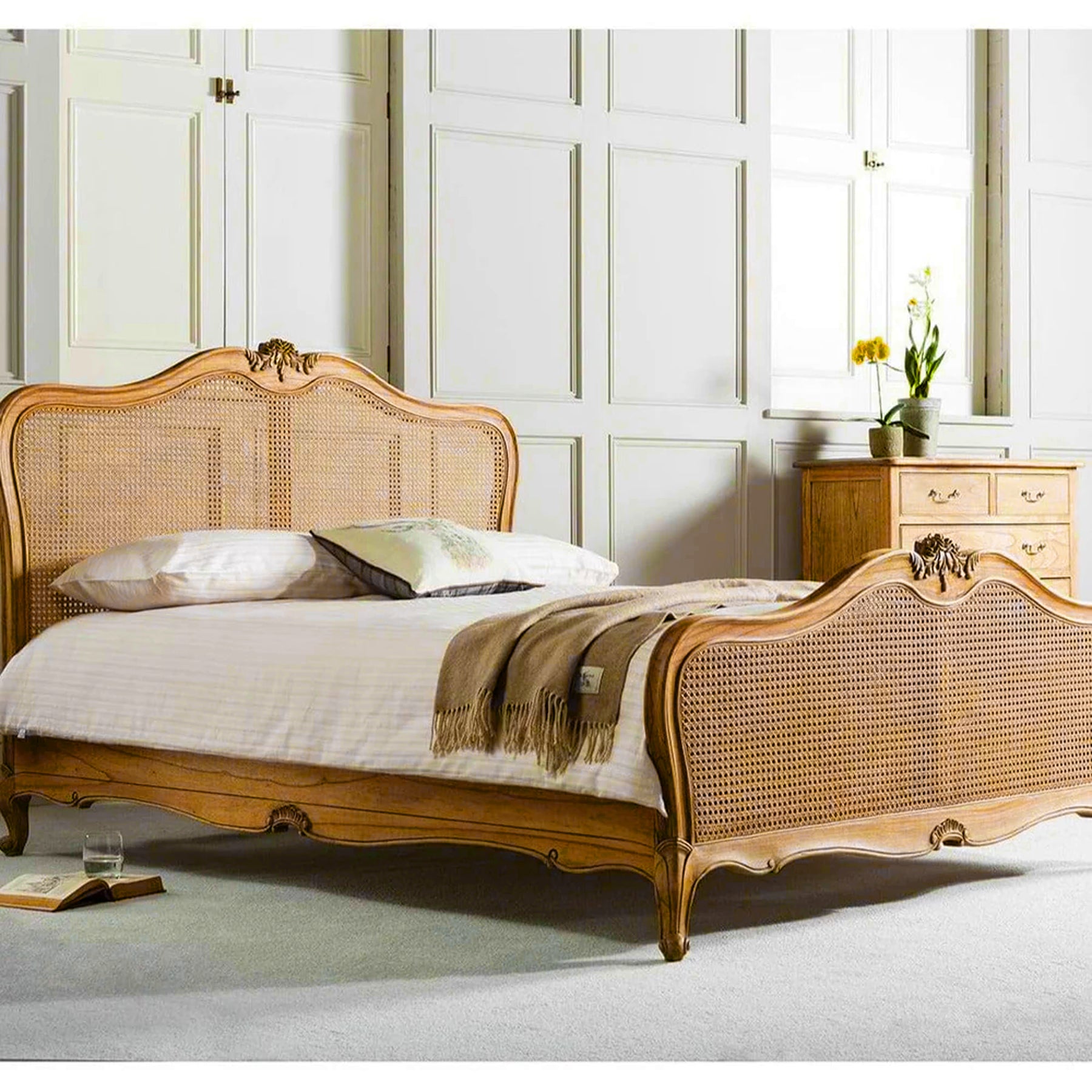 Solid Wood Bed for Modern Bedroom Style