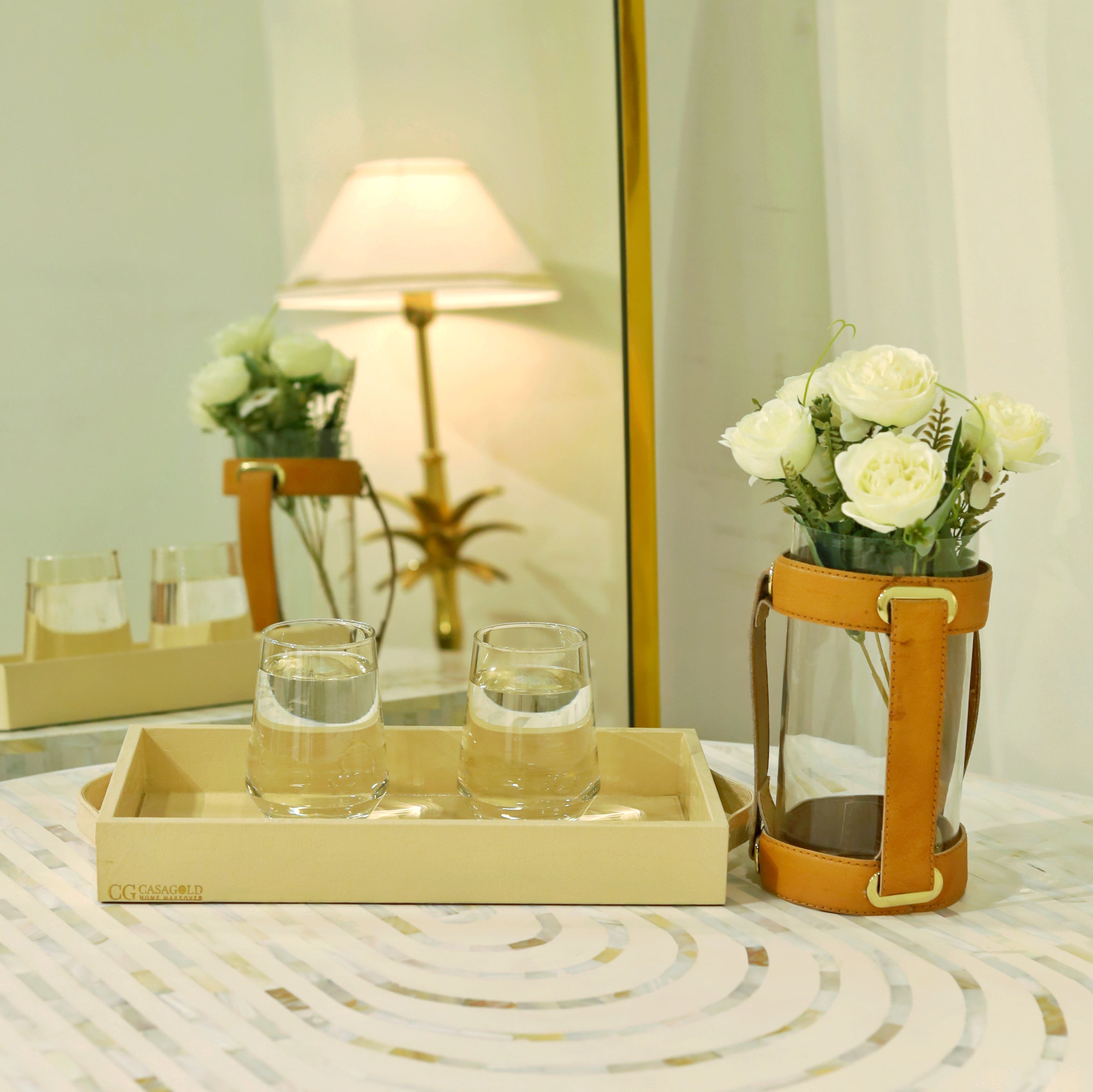 Vintage-style leather tray for classic decor