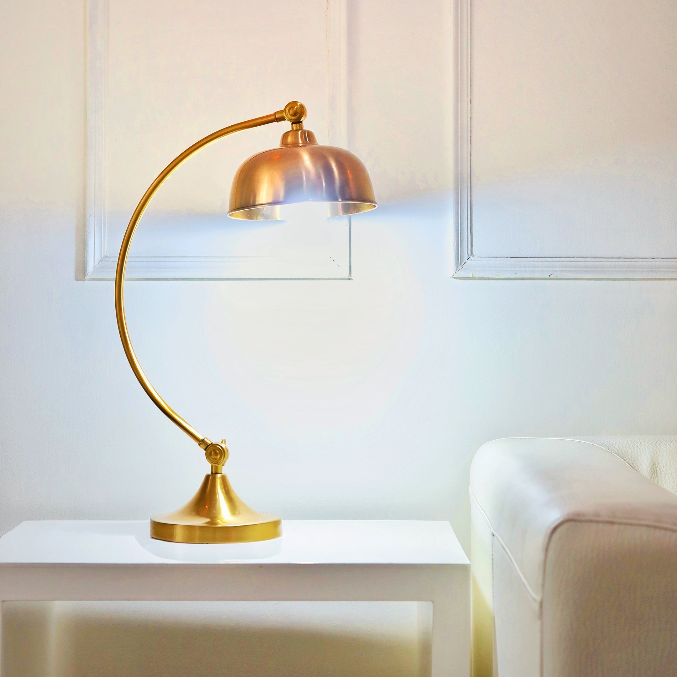 Vintage luxury table lamp with brass finish