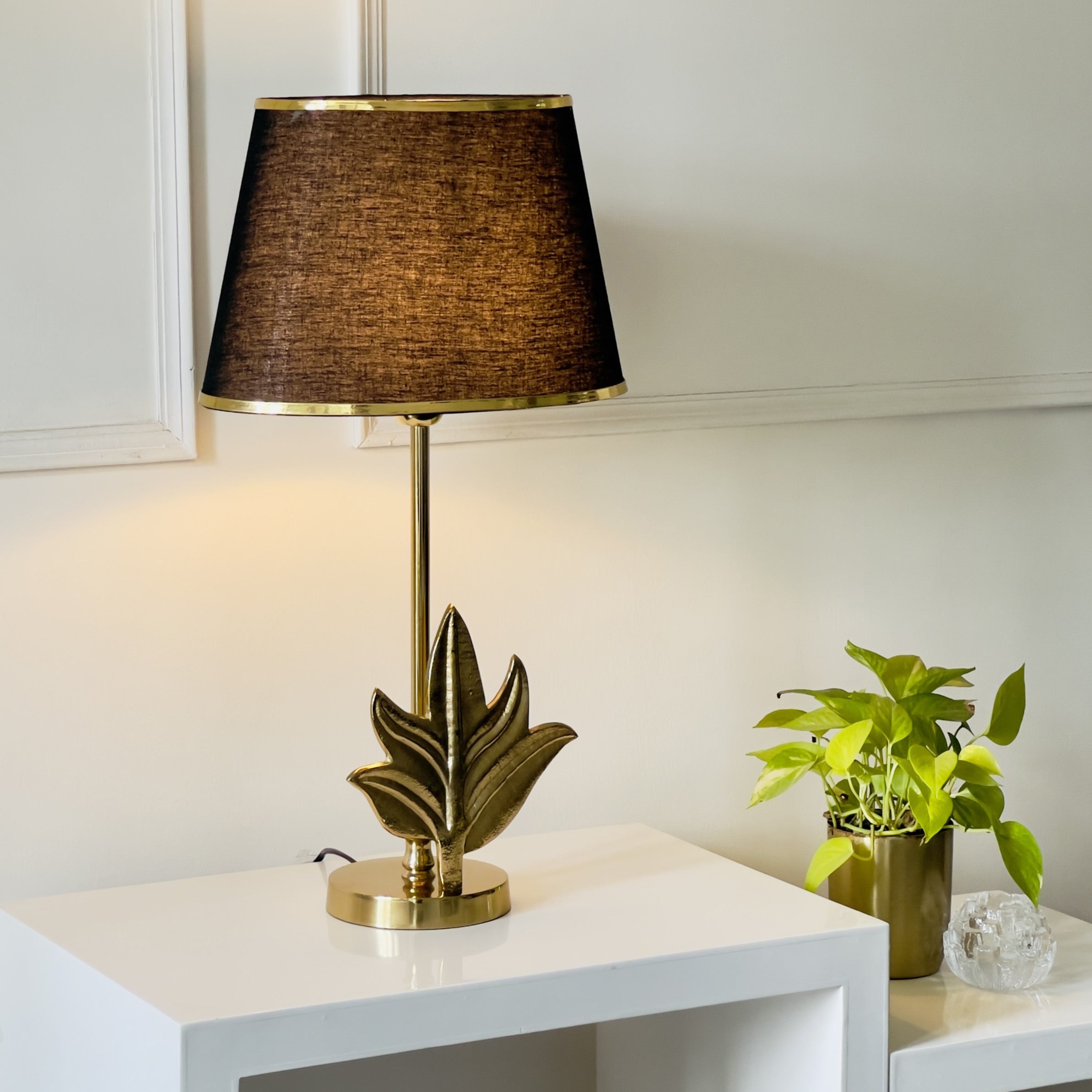 Compact IVY luxury lamp for small room lighting