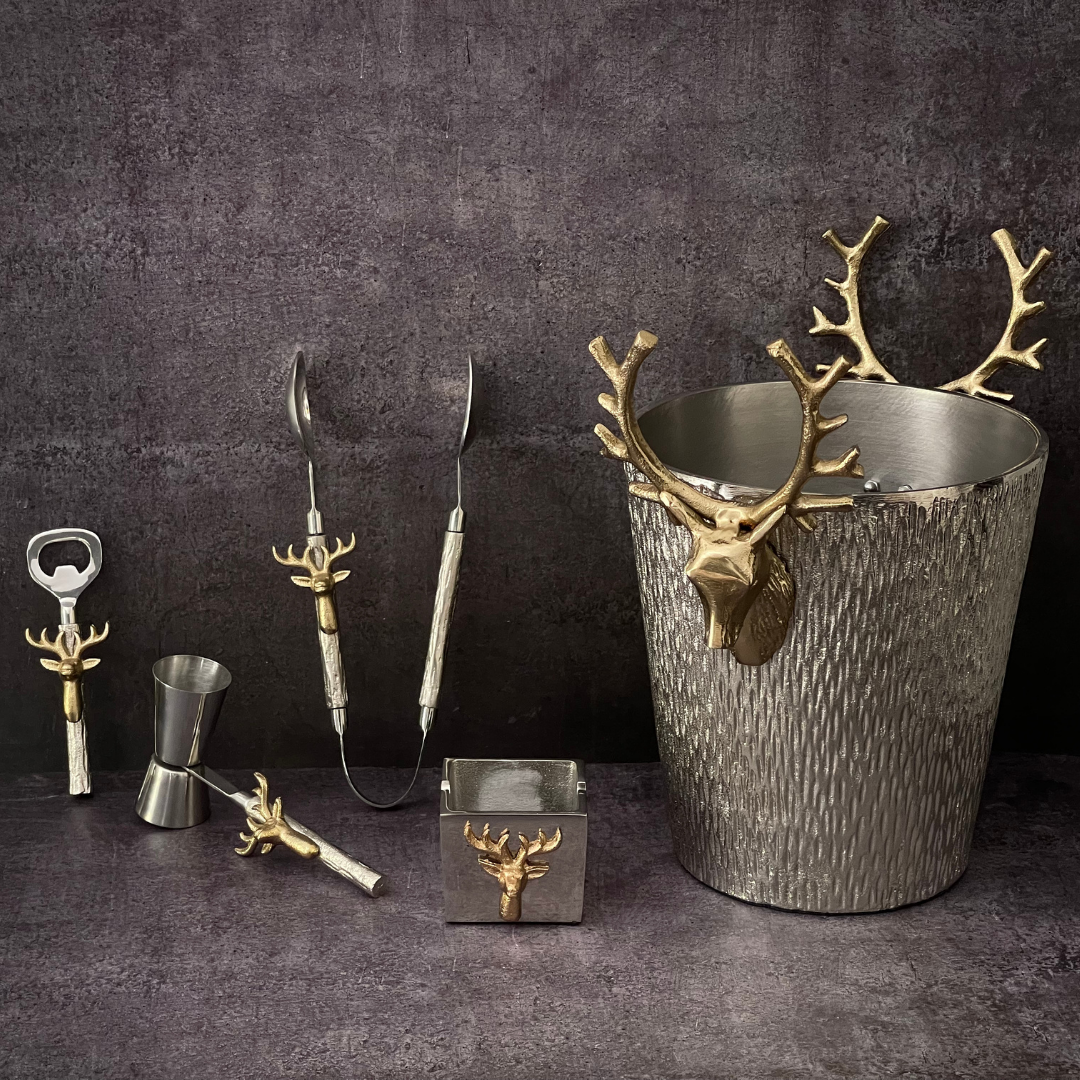 Premium handcrafted bar set with stag design. bar set gift