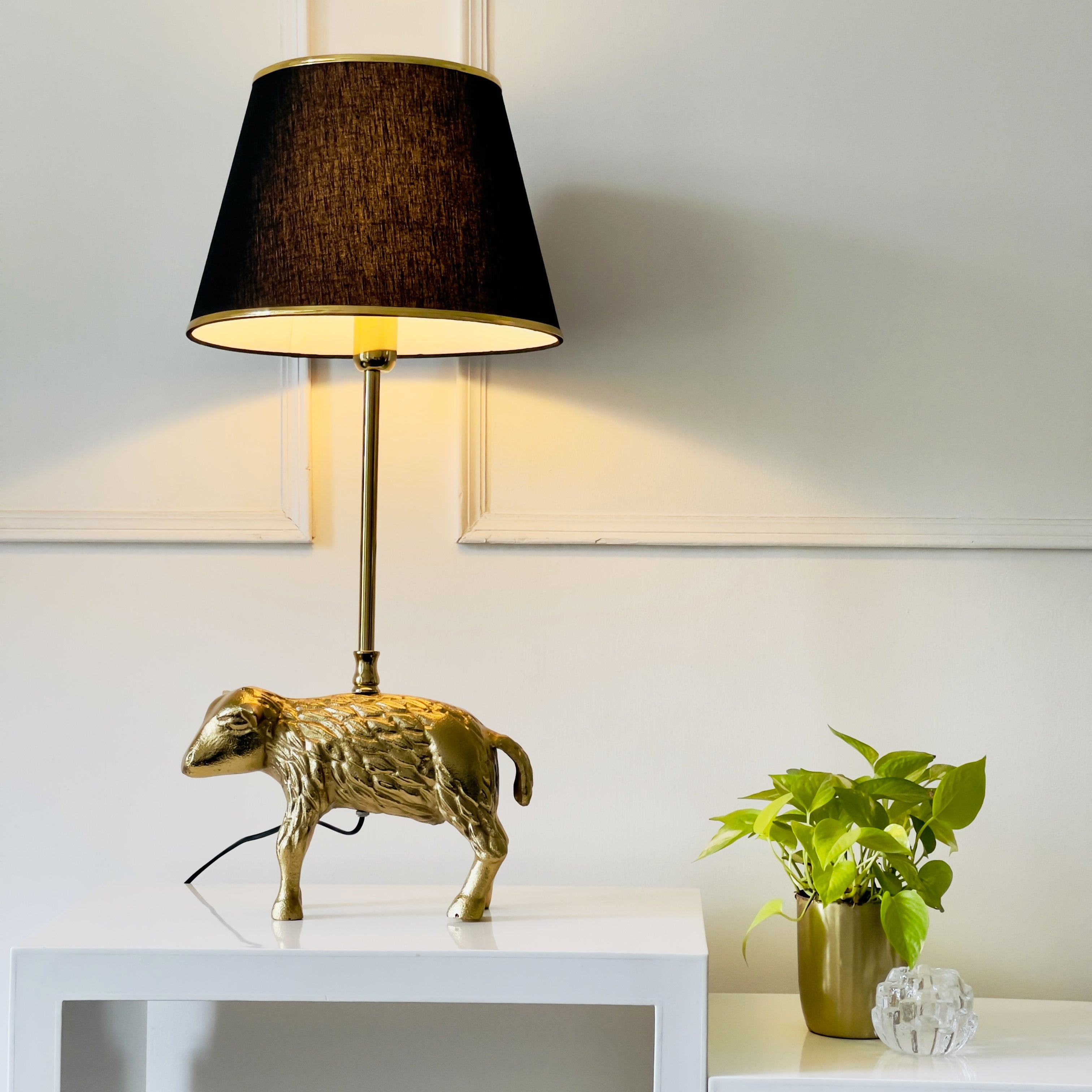 LAMB Compact desk lamp with LED brightness