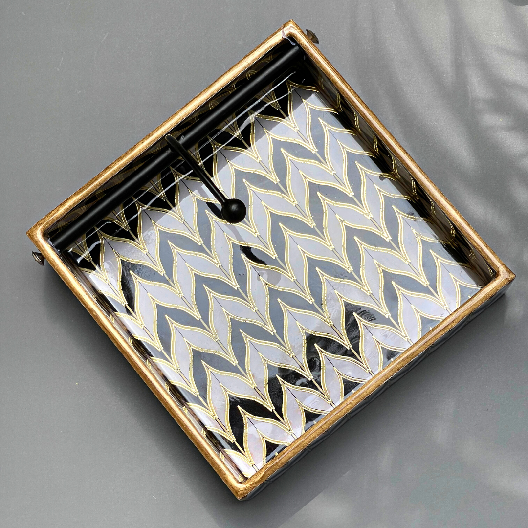 Lightweight tissue tray for portability and convenience