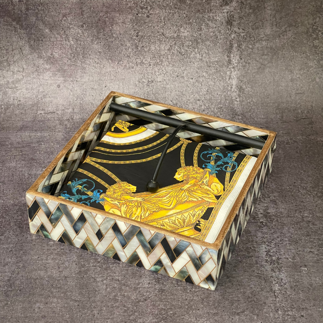 Lightweight tissue tray for portability and convenience