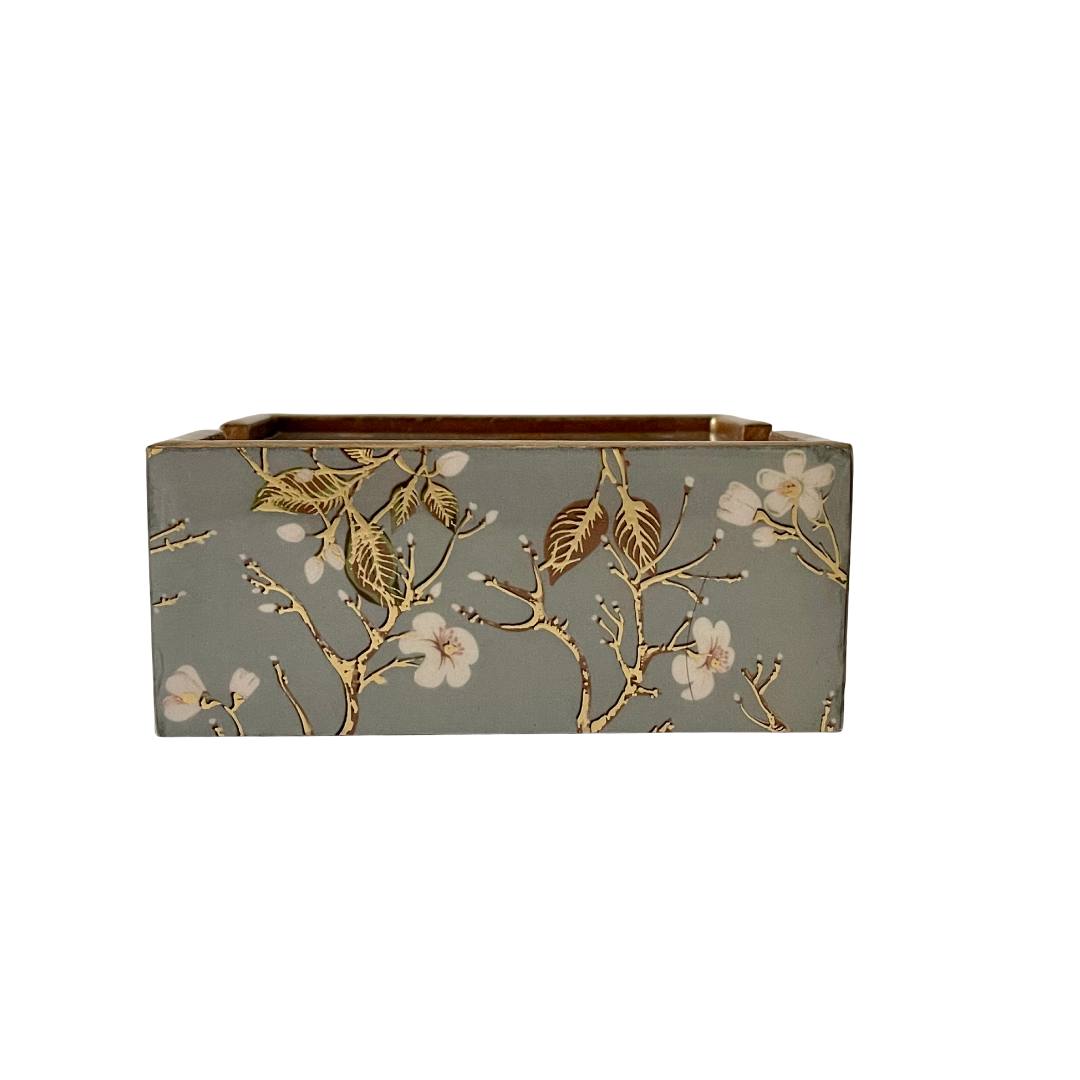 Sleek modern coaster with an elegant tissue box