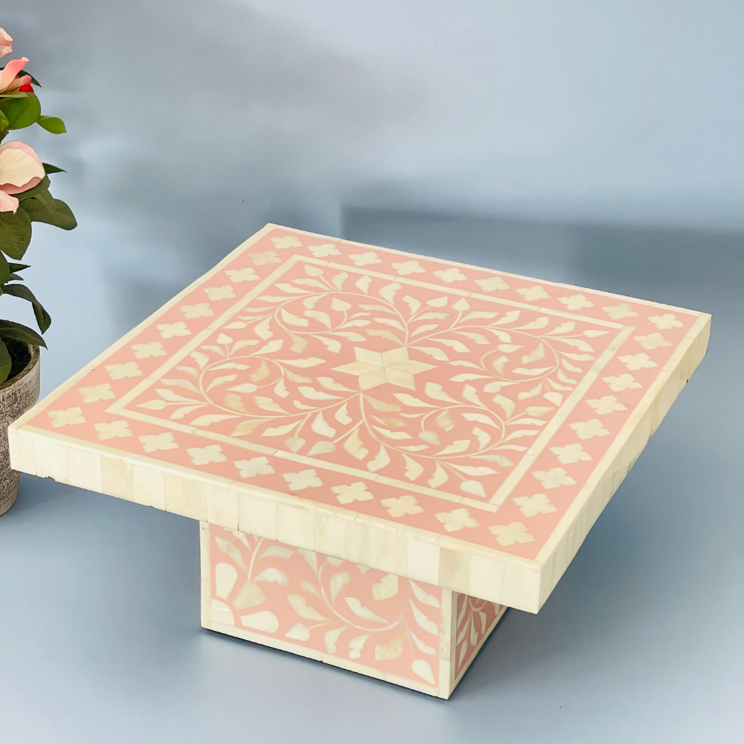 Sophisticated cake stand with bone design