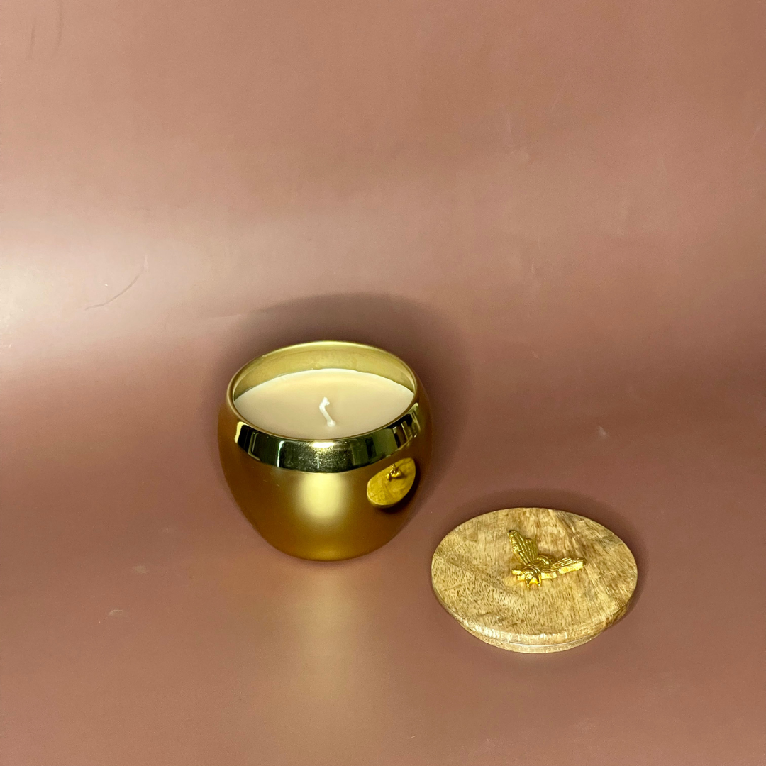 Soy wax candle with floral fragrance