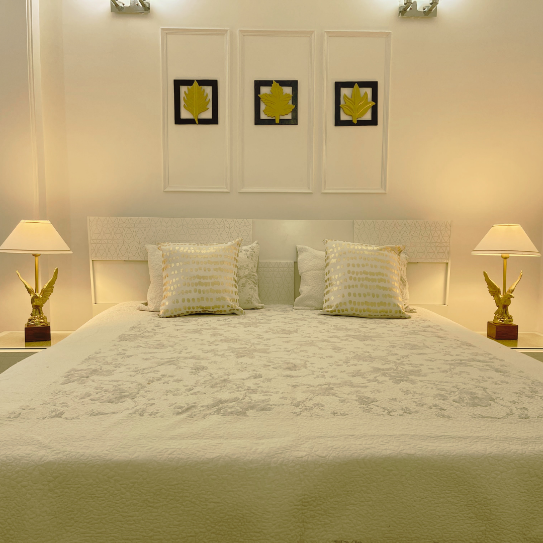 Unique Luxury Table Lamp with Artistic Design for bedroom