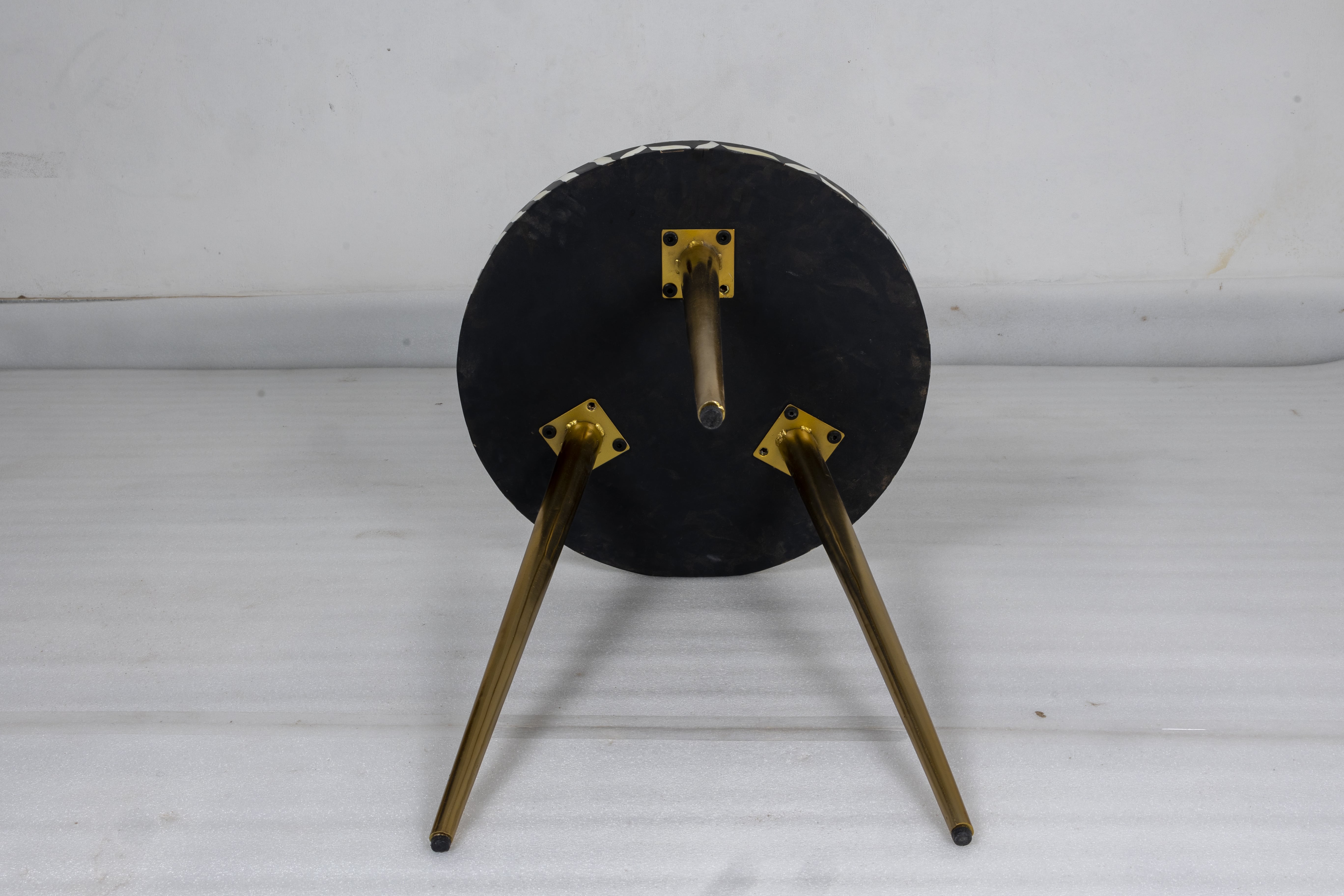 Antique Style Round Inlay Side Table with 3 Legs	