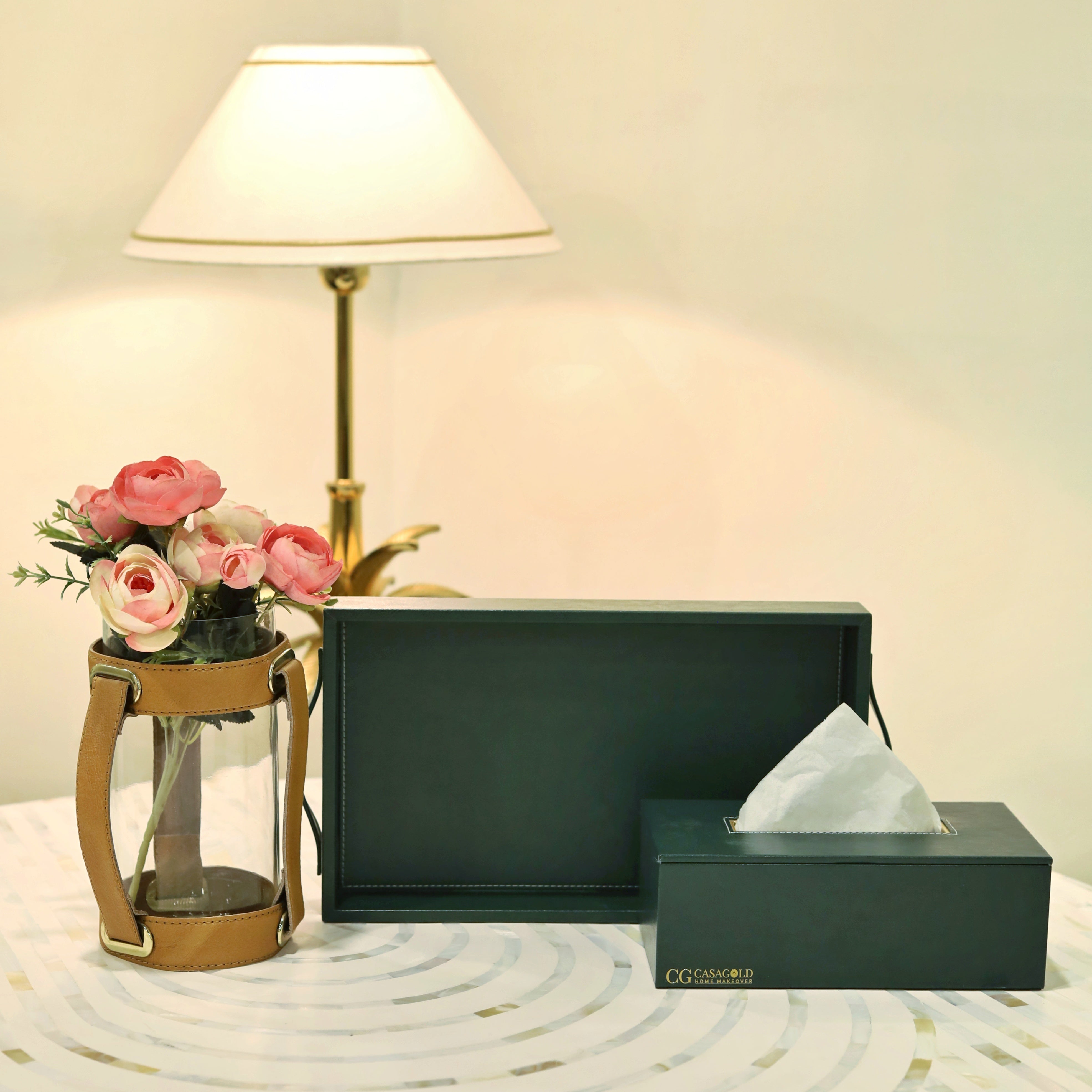 Leather tray with tissue box and handles for easy use
