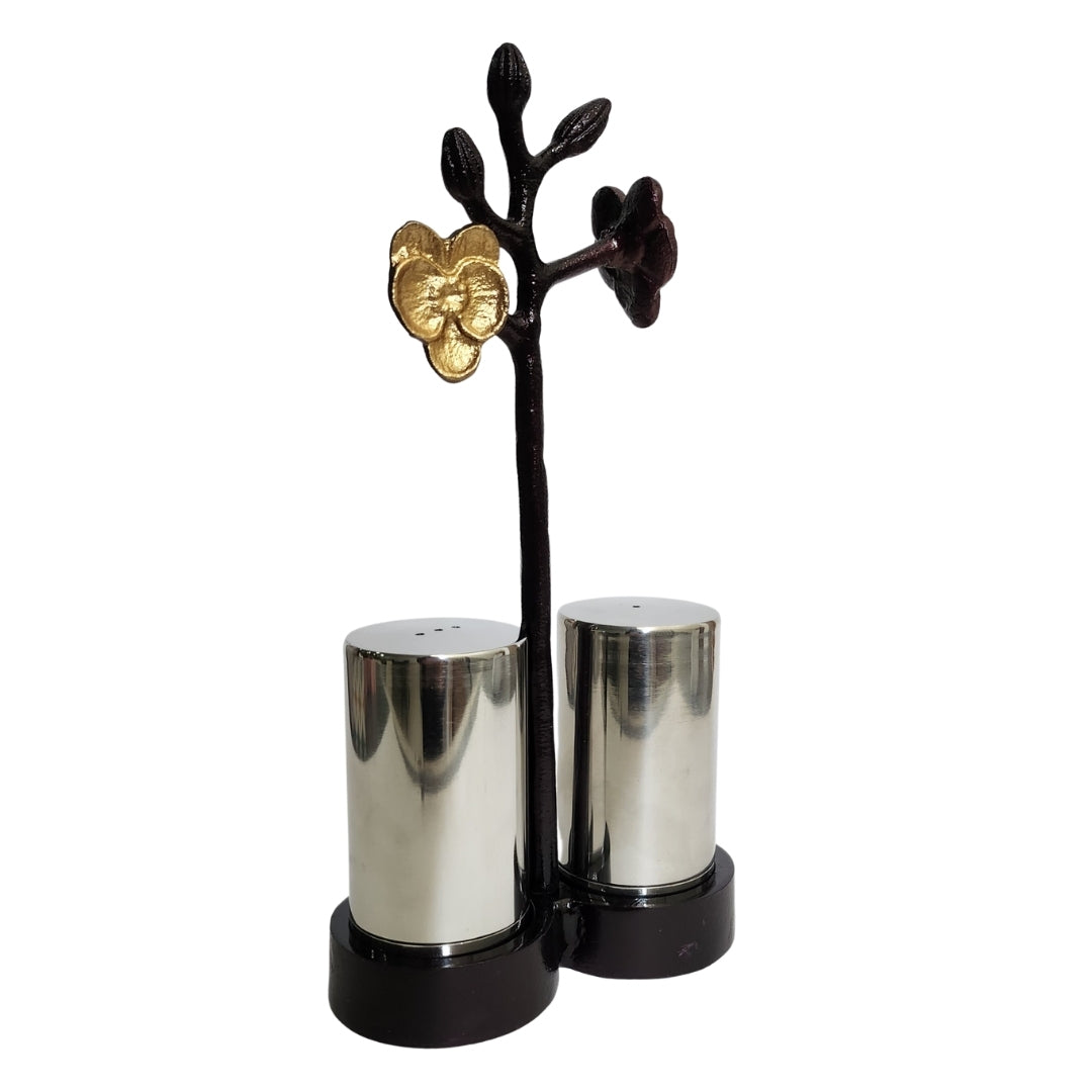 Vintage-style shakers with rustic charm

