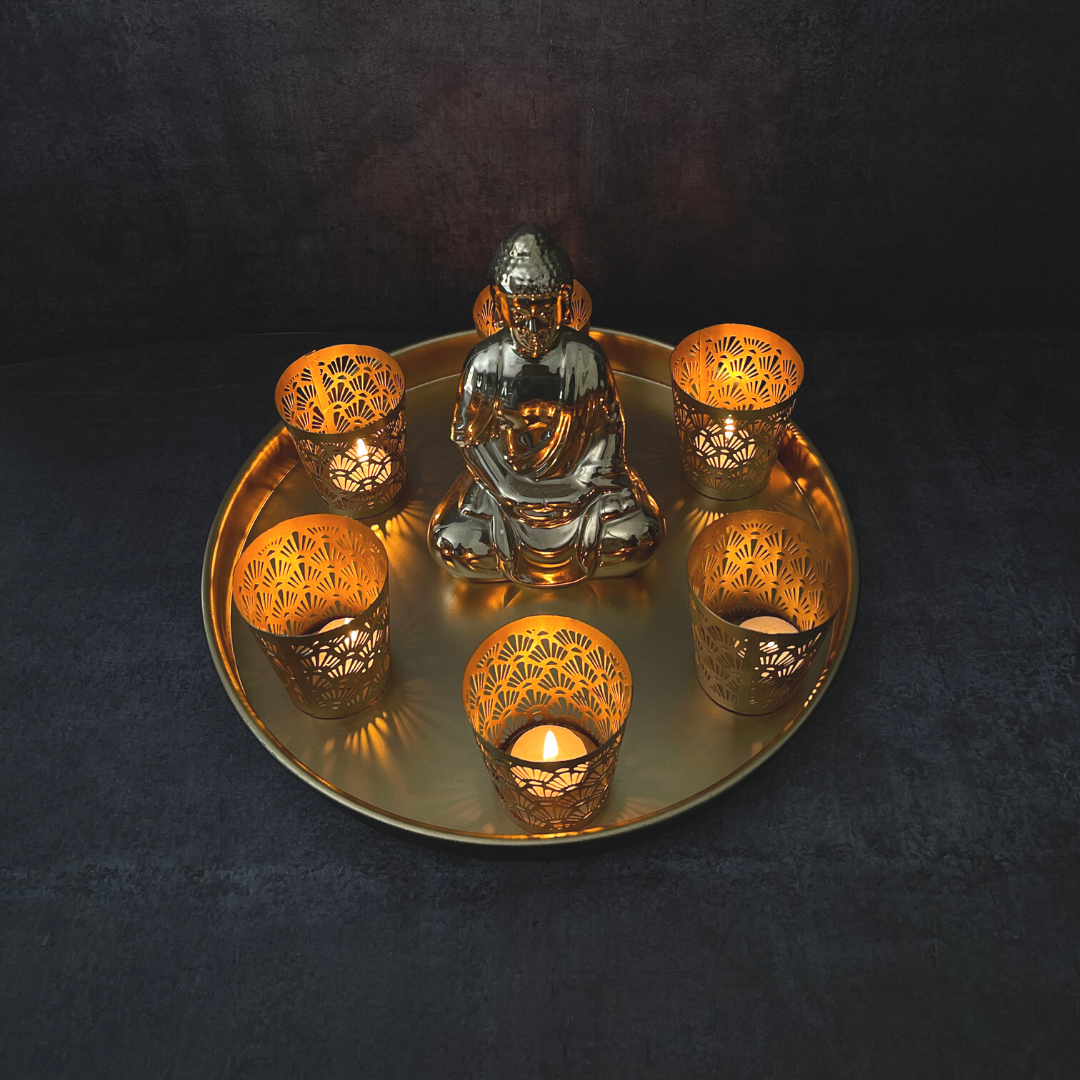 Brass finish candle holder for romantic vibe
