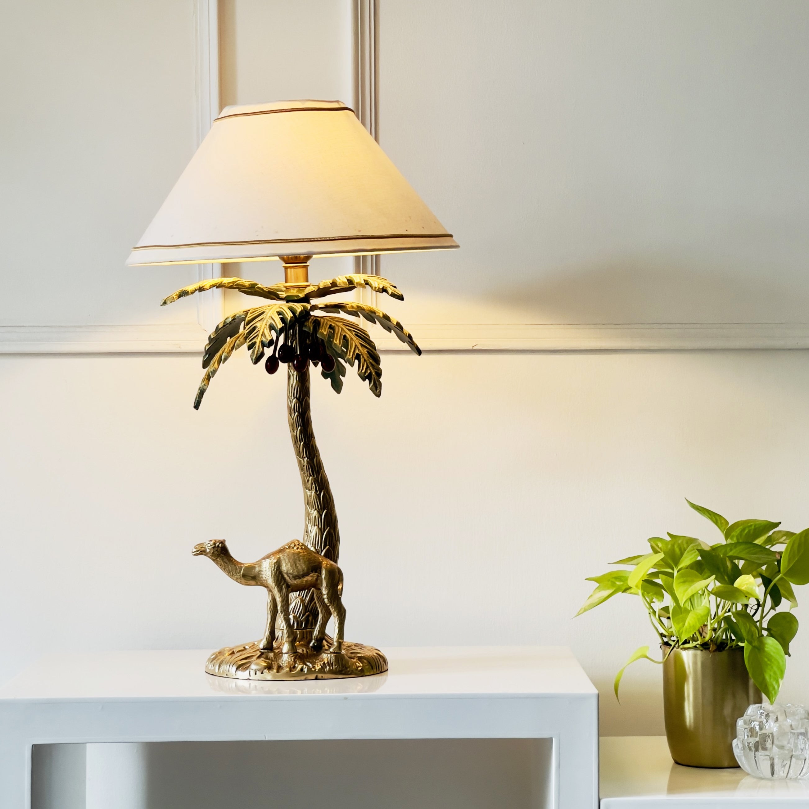 Camel Luxury Table Lamp with Fabric Shade for Soft Light. look lamps white shade golden lamps leaf lamps 