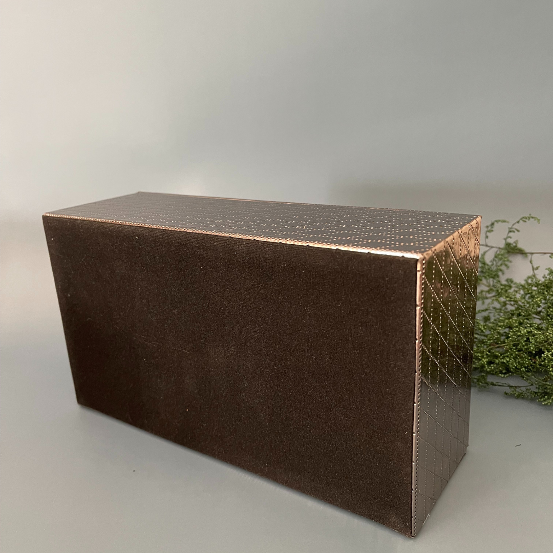 Durable leather tissue box for everyday use
