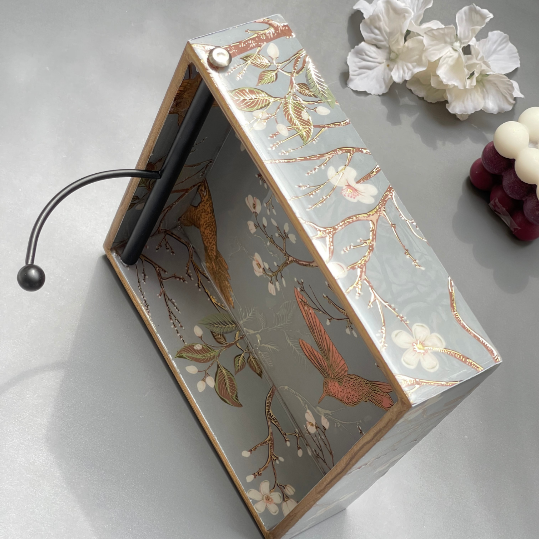 Elegant tissue tray to complement luxury spaces
