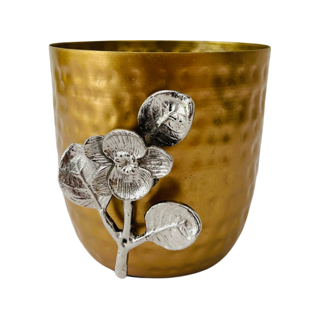 Gold bathroom set with elegant accents
