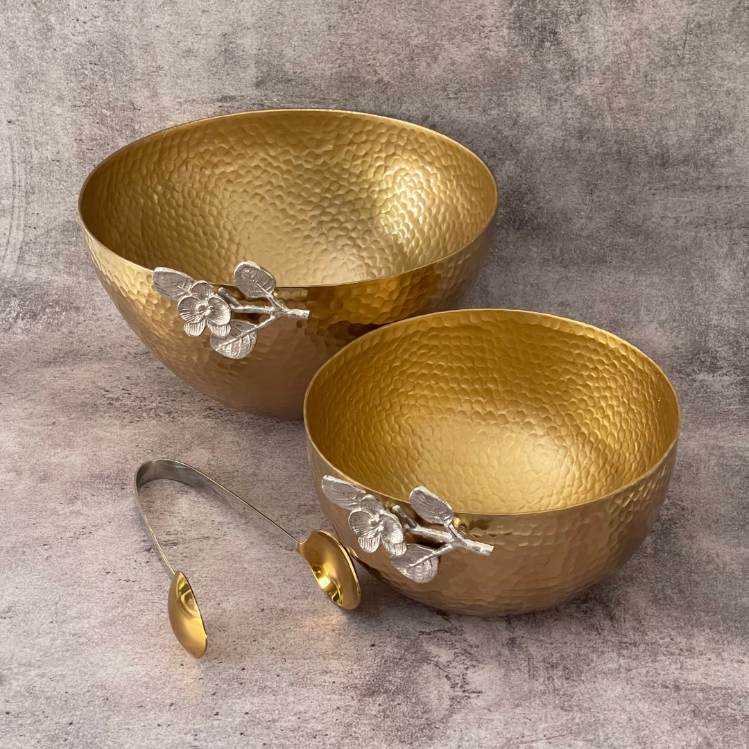Stylish bowl set with gold accents
