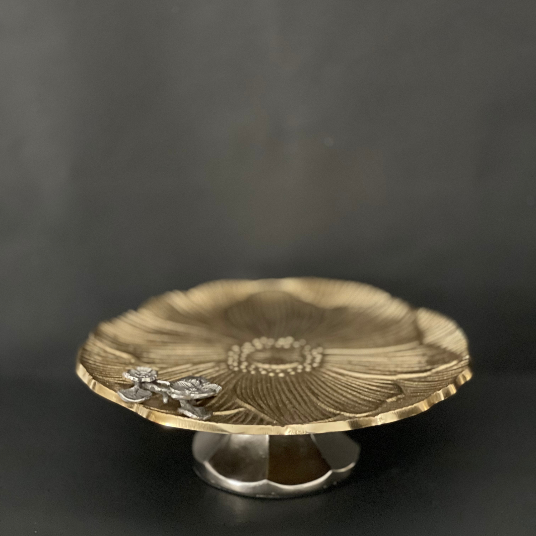 Stylish gold-trim luxury cake display
