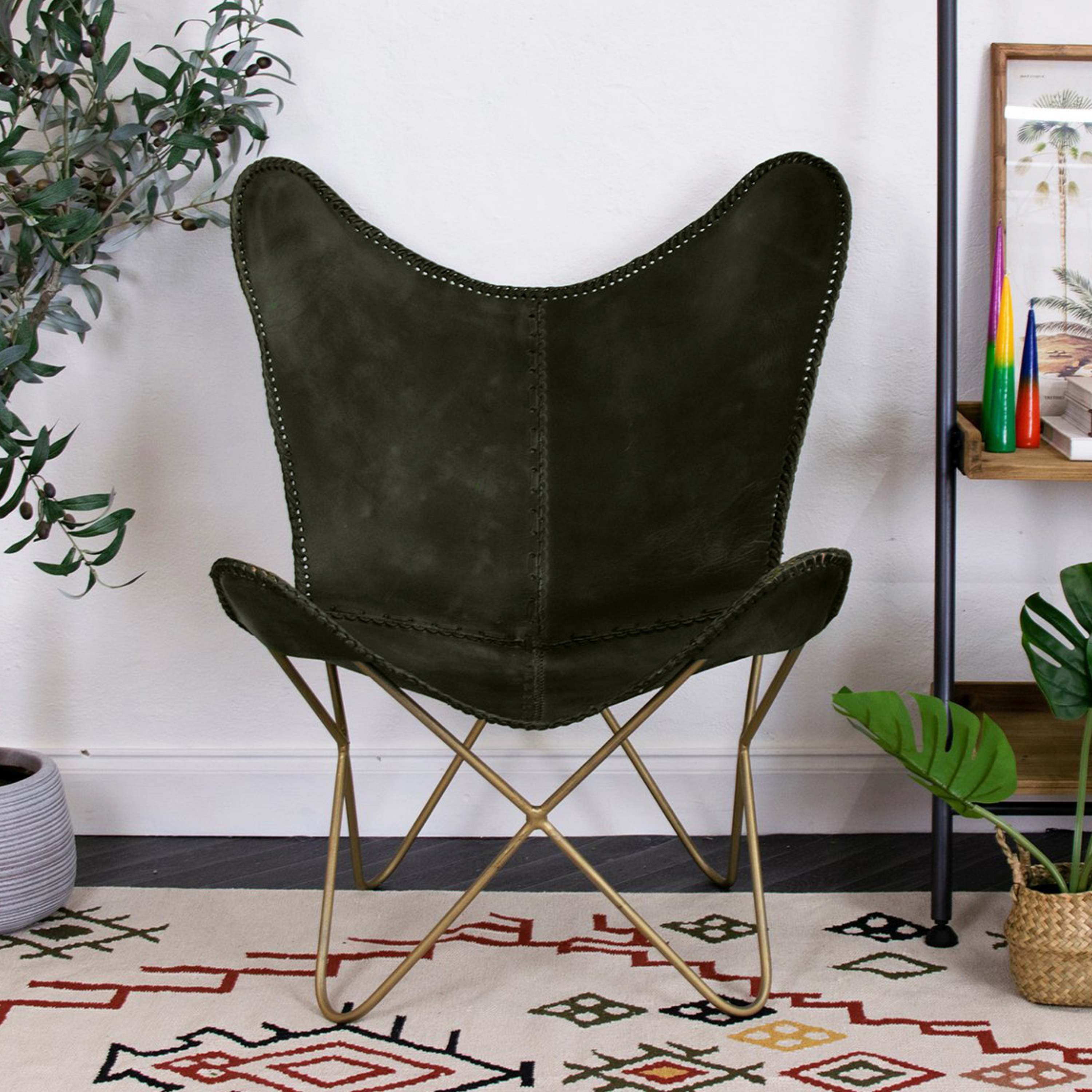 Stylish quilted leather lounge chair 
