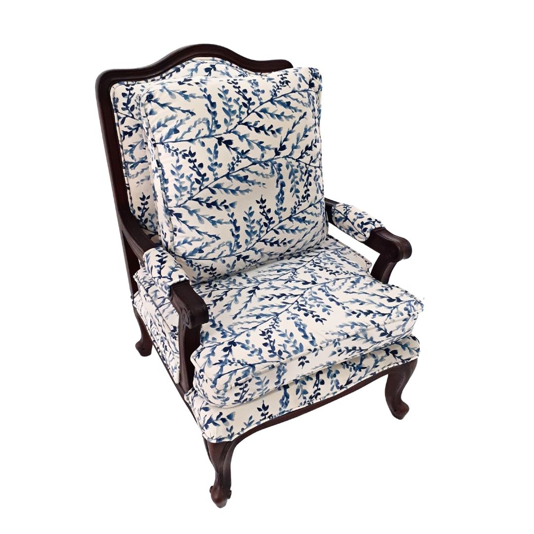 Stylish quilted velvet lounge chair for accent interiors
