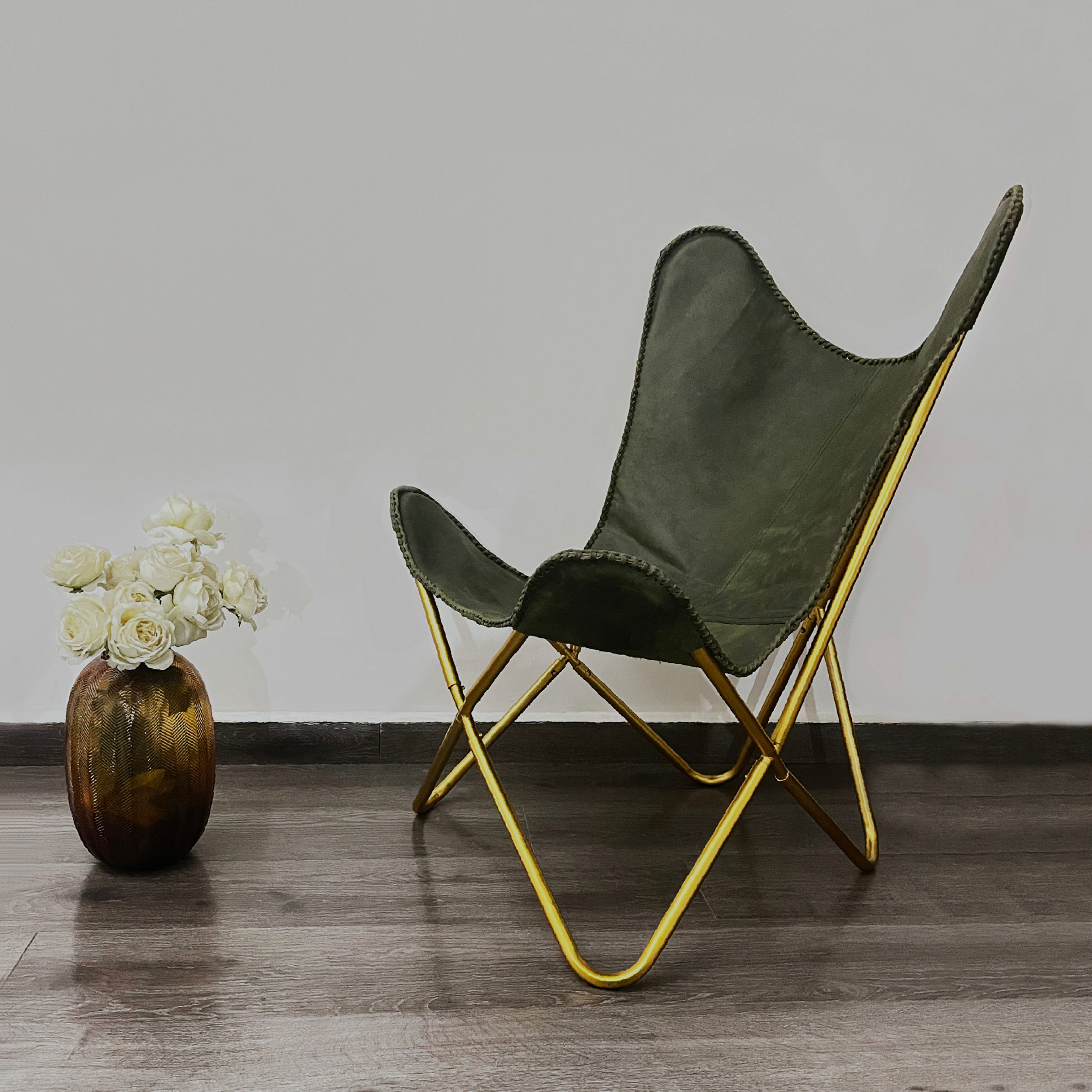 Timeless vintage black leather lounge chair for heritage homes
